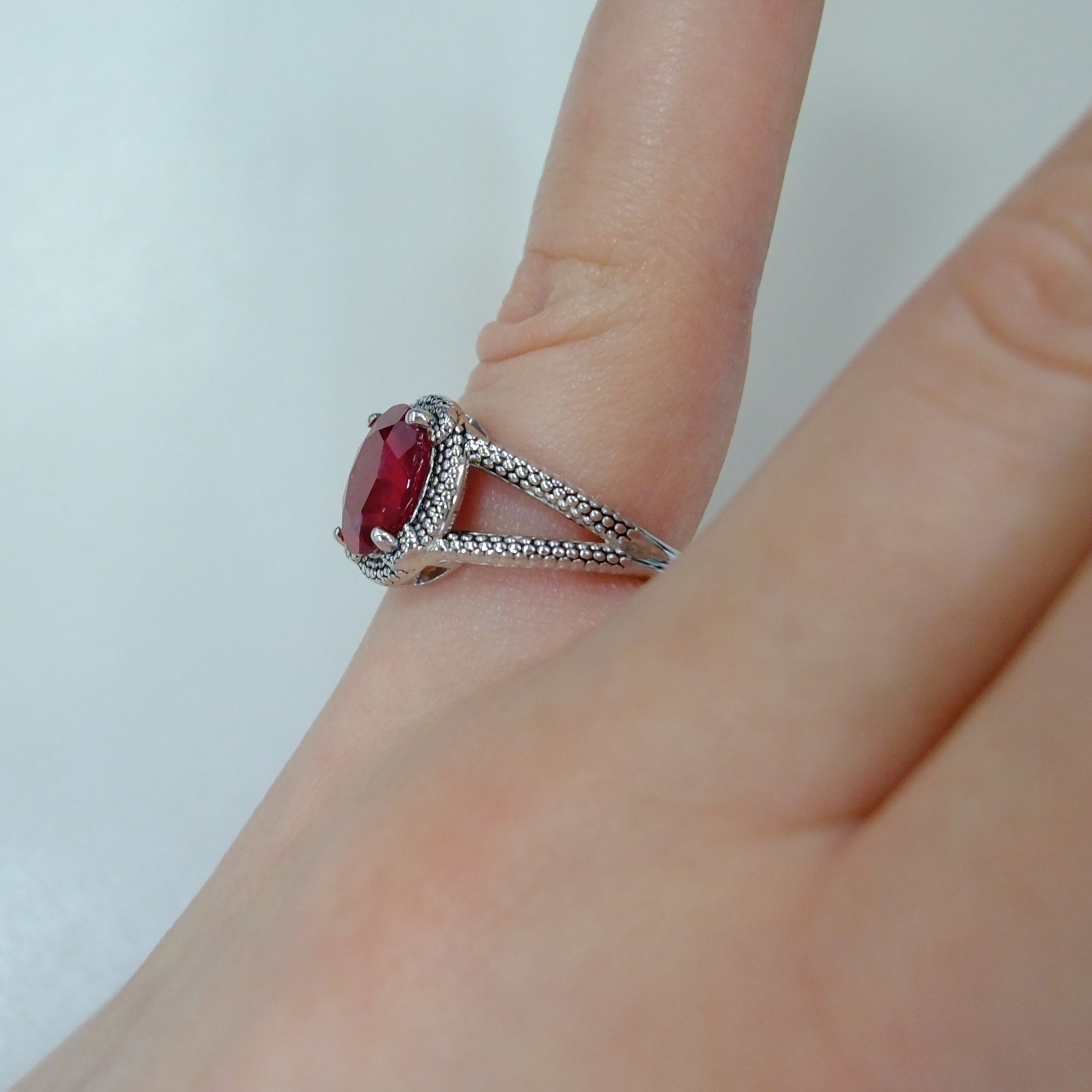 Серебряное кольцо с рубином